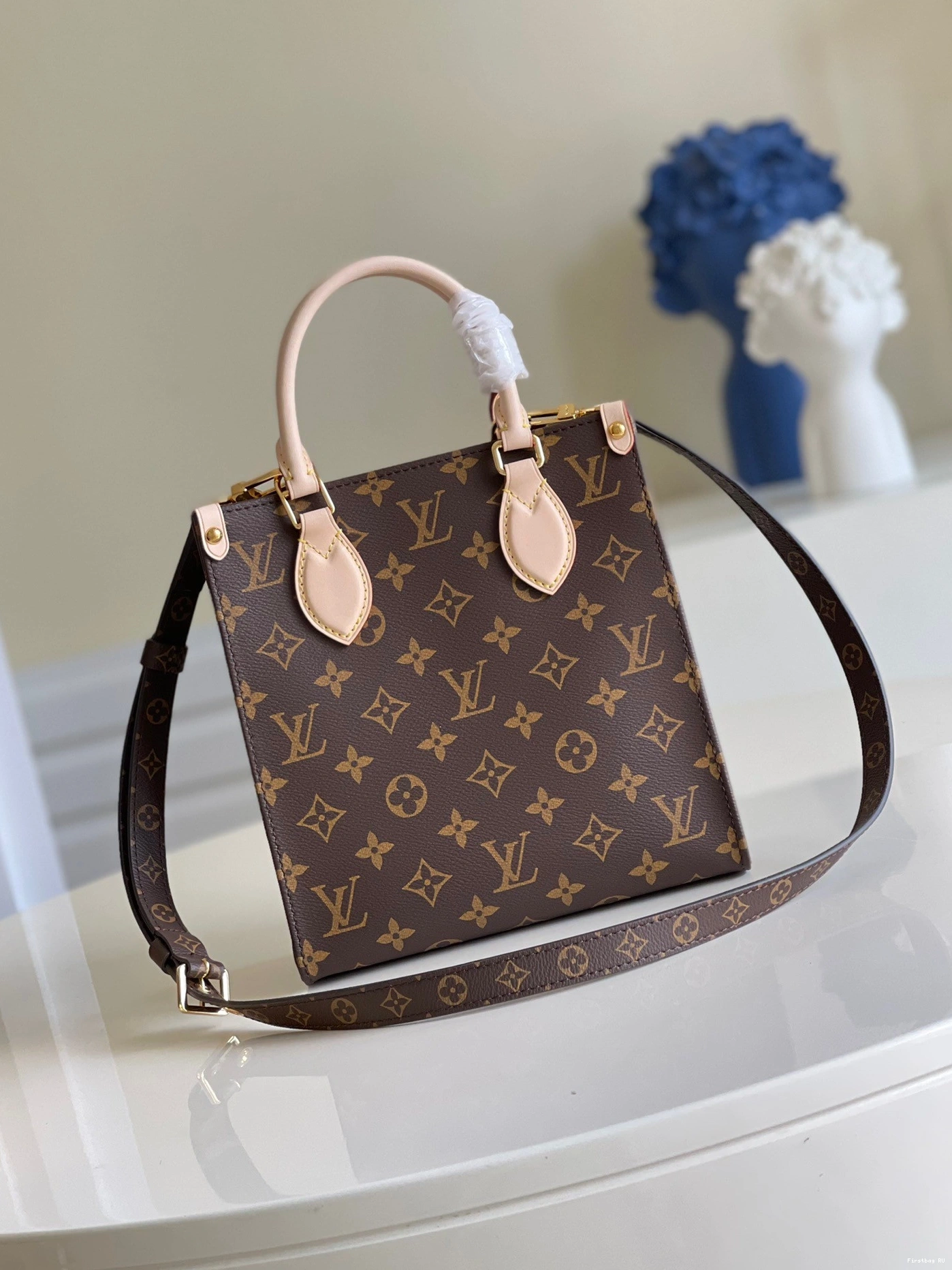First bag LOUIS VUITTON PETIT SAC PLAT 0821